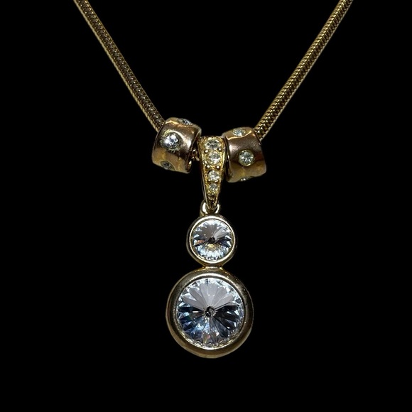 Vintage Rivoli Crystal Pendant gold tone on chain measuring 16”. Classic Vintage - Picture 2 of 8